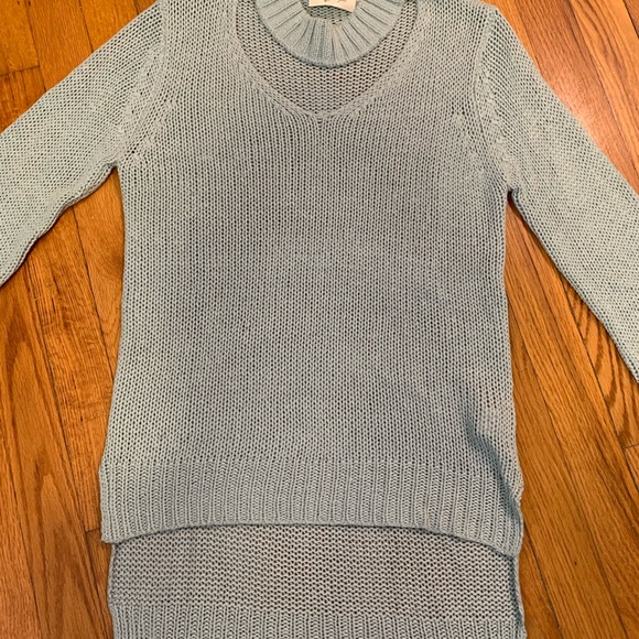 Ice Blue v-neck sweater, size small - Picture 3 of 3